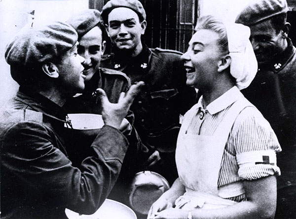 2021-04-16-mujer-division-azul-6w