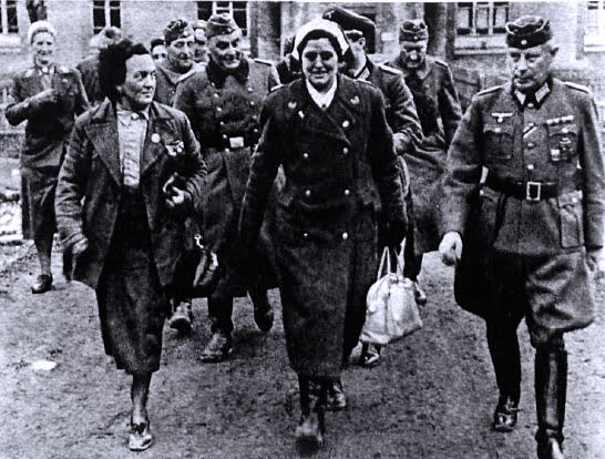 2021-04-16-mujer-division-azul-8w